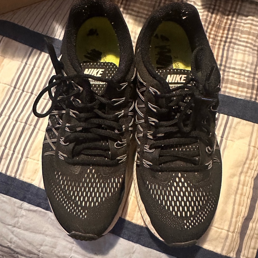 Nike Black Athletic Shoes with Mesh Upper and Breathable Design